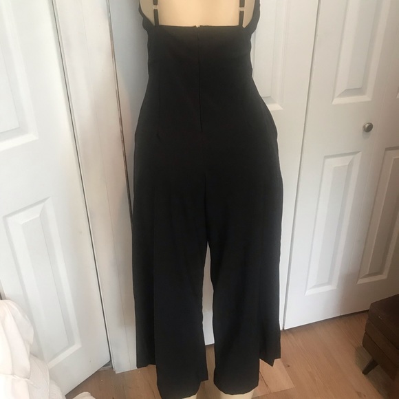 Deep v spaghetti strap stretchy jumpsuit - Picture 5 of 5